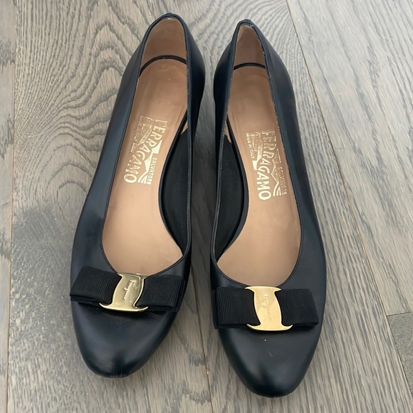 Salvatore Ferragamo Shoes - CLASSIC FERRAGAMO BLACK WORK FLAT SIZE 7